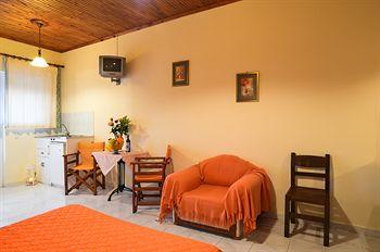 Artemis Studios And Apartments Psarou  Экстерьер фото