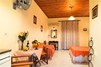 Artemis Studios And Apartments Psarou  Экстерьер фото